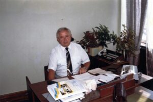 Директор фабрики Юрій Науменко. Фото кінця 1990-их років